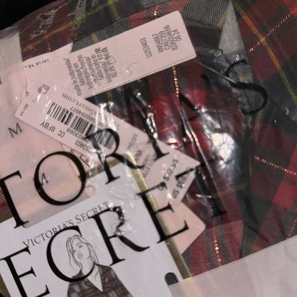 VICTORIA'S SECRET 
Red Plaid xmas
Flannel Long Pajama Set inseam‎ short - Picture 5 of 6
